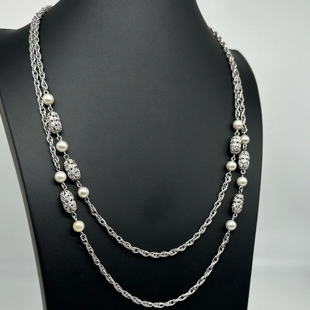 SIGNED SARAH COVENTRY vintage long Pearl silver Necklace Classic Timeless